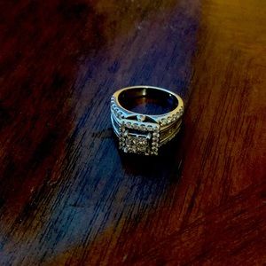 1 carat cluster Diamond ring size 5